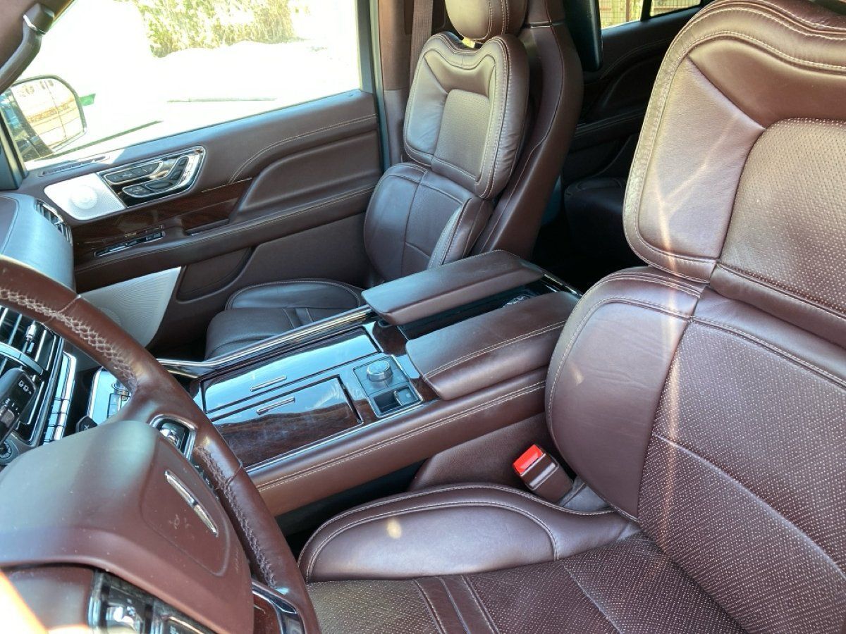 2021 Lincoln Navigator Black Label Second Row Captains Chairs Rear Entertainment Portland OR