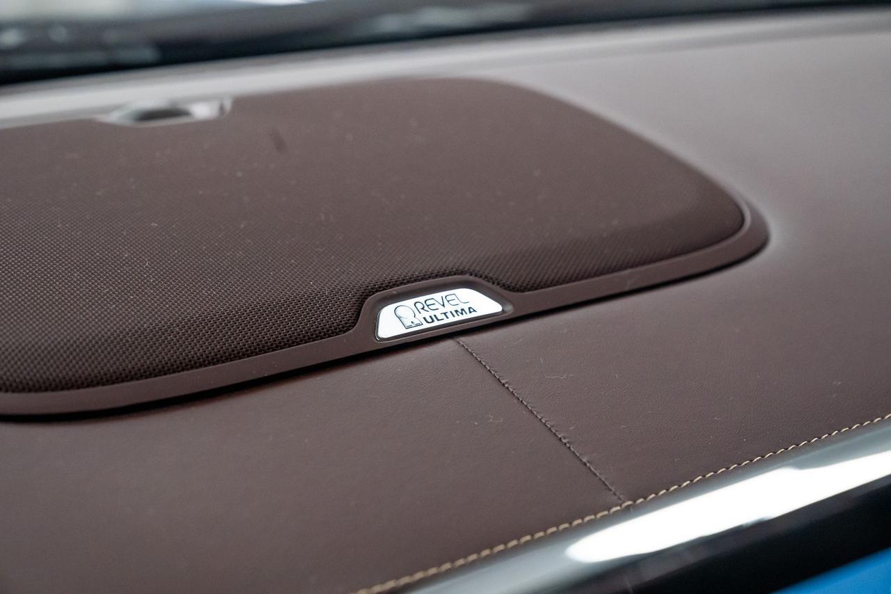 2021 Lincoln Navigator Black Label Second Row Captains Chairs Rear Entertainment Portland OR