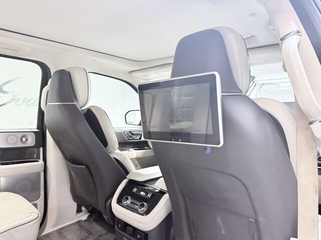 2021 Lincoln Navigator Black Label photo 4