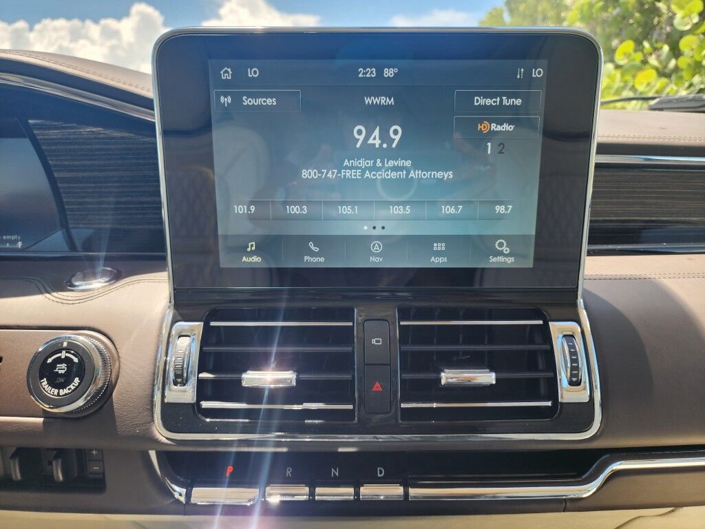 2021 Lincoln Navigator L~4X4~ACCIDENT AVOIDANCE SYSTEMS~ADAPTIVE CRUISE CONTROL~AUTO START/STOP~CAMERA WASHER~ECOBOOST~KEYLESS ENTRY~REAR CLIMATE CONTROLS~RUNNING BOARDS~TOW HOOKS~Wi-Fi COMPATIBLE Black Label Sarasota FL