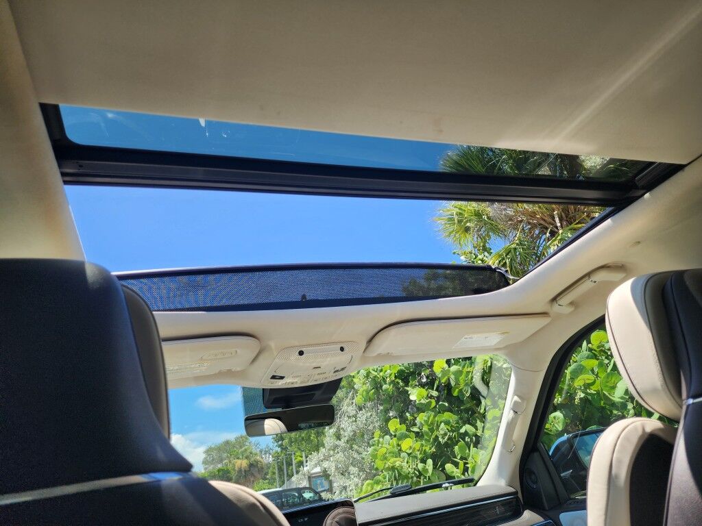 2021 Lincoln Navigator L~4X4~ACCIDENT AVOIDANCE SYSTEMS~ADAPTIVE CRUISE CONTROL~AUTO START/STOP~CAMERA WASHER~ECOBOOST~KEYLESS ENTRY~REAR CLIMATE CONTROLS~RUNNING BOARDS~TOW HOOKS~Wi-Fi COMPATIBLE Black Label Sarasota FL