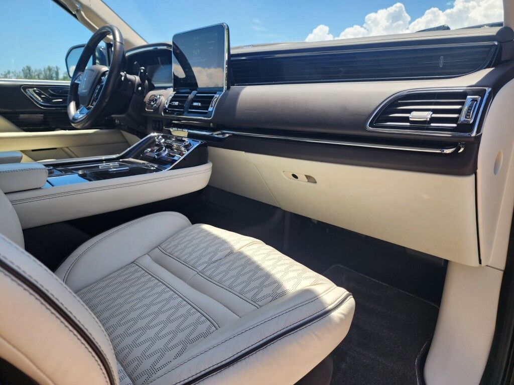 2021 Lincoln Navigator L~4X4~ACCIDENT AVOIDANCE SYSTEMS~ADAPTIVE CRUISE CONTROL~AUTO START/STOP~CAMERA WASHER~ECOBOOST~KEYLESS ENTRY~REAR CLIMATE CONTROLS~RUNNING BOARDS~TOW HOOKS~Wi-Fi COMPATIBLE Black Label Sarasota FL