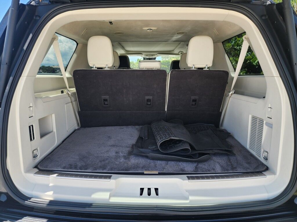 2021 Lincoln Navigator L~4X4~ACCIDENT AVOIDANCE SYSTEMS~ADAPTIVE CRUISE CONTROL~AUTO START/STOP~CAMERA WASHER~ECOBOOST~KEYLESS ENTRY~REAR CLIMATE CONTROLS~RUNNING BOARDS~TOW HOOKS~Wi-Fi COMPATIBLE Black Label Sarasota FL