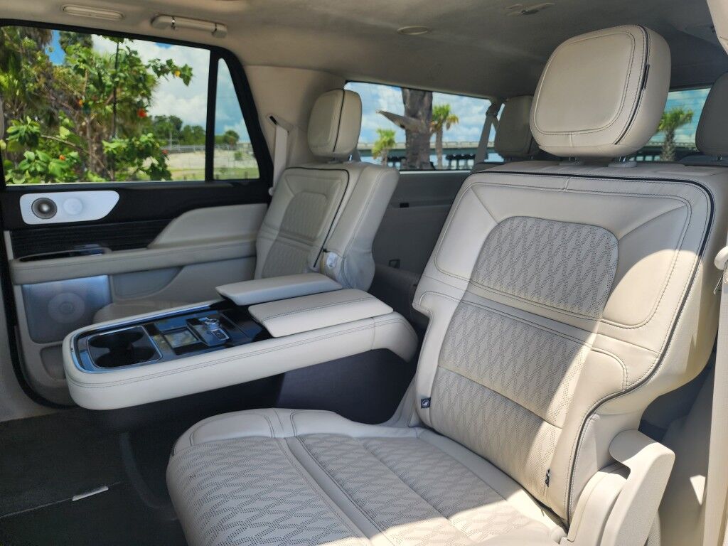 2021 Lincoln Navigator L~4X4~ACCIDENT AVOIDANCE SYSTEMS~ADAPTIVE CRUISE CONTROL~AUTO START/STOP~CAMERA WASHER~ECOBOOST~KEYLESS ENTRY~REAR CLIMATE CONTROLS~RUNNING BOARDS~TOW HOOKS~Wi-Fi COMPATIBLE Black Label Sarasota FL