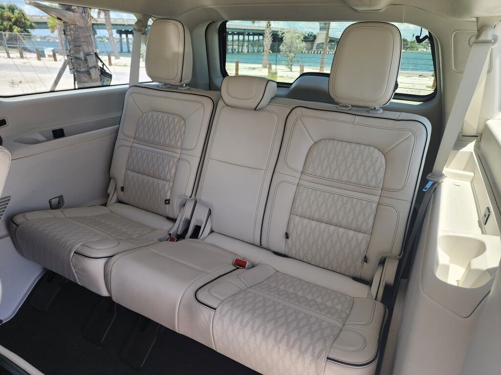 2021 Lincoln Navigator L~4X4~ACCIDENT AVOIDANCE SYSTEMS~ADAPTIVE CRUISE CONTROL~AUTO START/STOP~CAMERA WASHER~ECOBOOST~KEYLESS ENTRY~REAR CLIMATE CONTROLS~RUNNING BOARDS~TOW HOOKS~Wi-Fi COMPATIBLE Black Label Sarasota FL