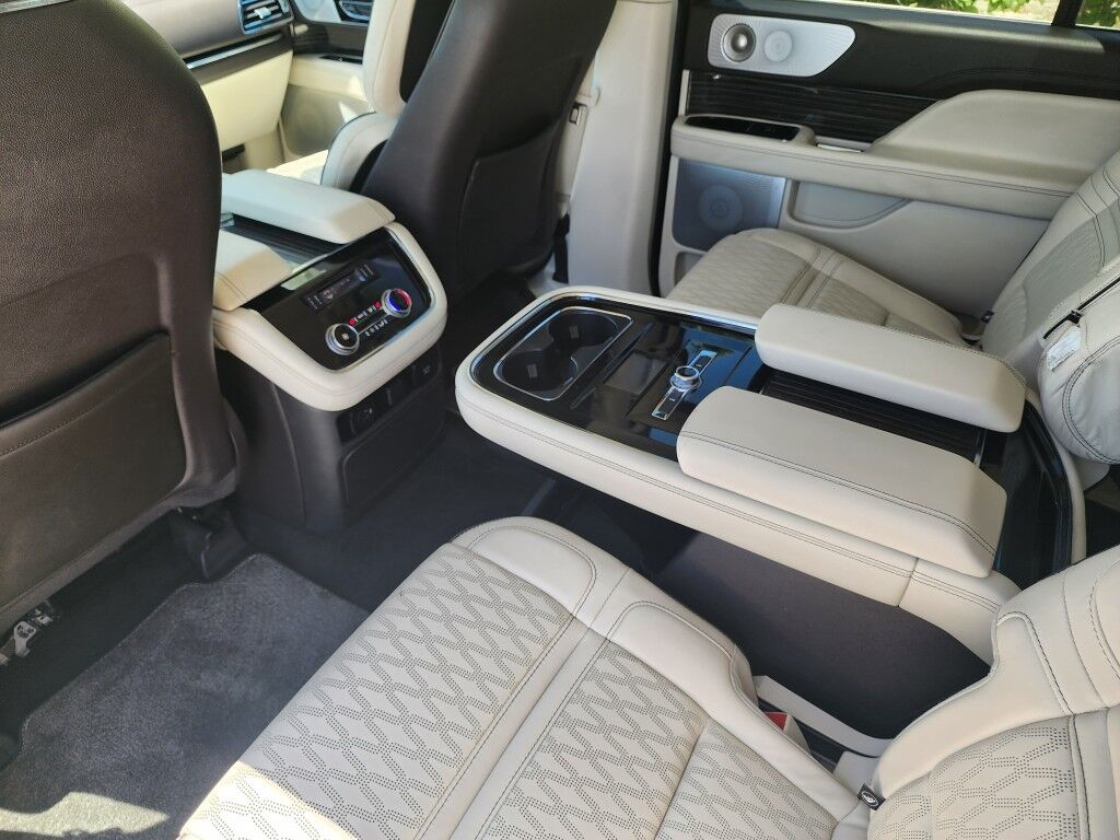 2021 Lincoln Navigator L~4X4~ACCIDENT AVOIDANCE SYSTEMS~ADAPTIVE CRUISE CONTROL~AUTO START/STOP~CAMERA WASHER~ECOBOOST~KEYLESS ENTRY~REAR CLIMATE CONTROLS~RUNNING BOARDS~TOW HOOKS~Wi-Fi COMPATIBLE Black Label Sarasota FL