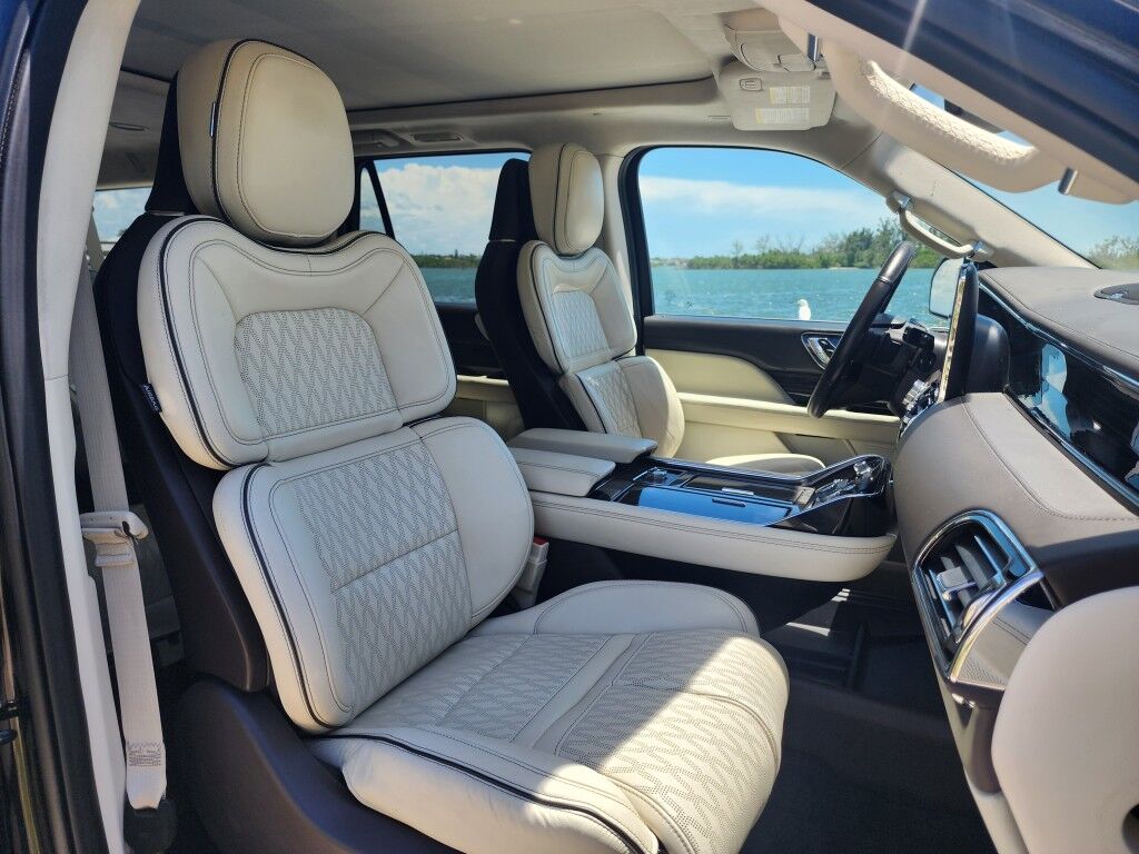 2021 Lincoln Navigator L~4X4~ACCIDENT AVOIDANCE SYSTEMS~ADAPTIVE CRUISE CONTROL~AUTO START/STOP~CAMERA WASHER~ECOBOOST~KEYLESS ENTRY~REAR CLIMATE CONTROLS~RUNNING BOARDS~TOW HOOKS~Wi-Fi COMPATIBLE Black Label Sarasota FL