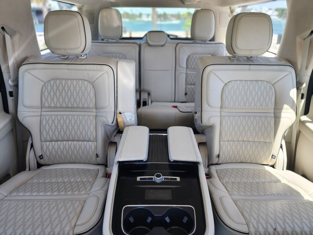 2021 Lincoln Navigator L~4X4~ACCIDENT AVOIDANCE SYSTEMS~ADAPTIVE CRUISE CONTROL~AUTO START/STOP~CAMERA WASHER~ECOBOOST~KEYLESS ENTRY~REAR CLIMATE CONTROLS~RUNNING BOARDS~TOW HOOKS~Wi-Fi COMPATIBLE Black Label Sarasota FL