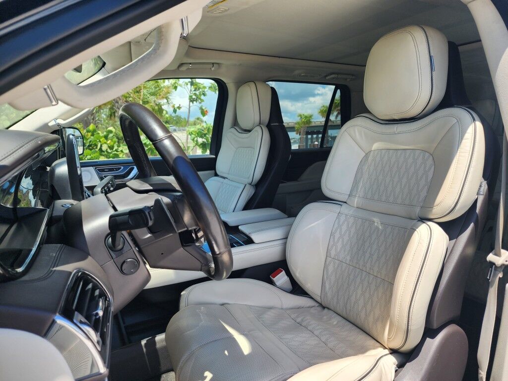 2021 Lincoln Navigator L~4X4~ACCIDENT AVOIDANCE SYSTEMS~ADAPTIVE CRUISE CONTROL~AUTO START/STOP~CAMERA WASHER~ECOBOOST~KEYLESS ENTRY~REAR CLIMATE CONTROLS~RUNNING BOARDS~TOW HOOKS~Wi-Fi COMPATIBLE Black Label Sarasota FL