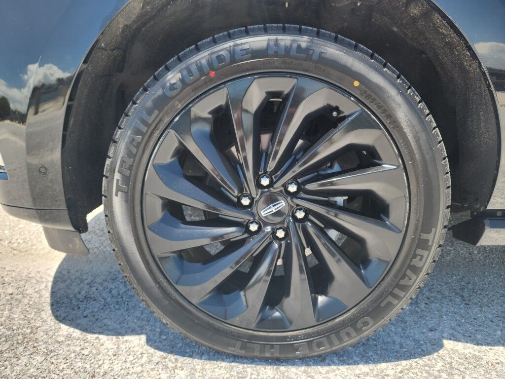 2021 Lincoln Navigator L~4X4~ACCIDENT AVOIDANCE SYSTEMS~ADAPTIVE CRUISE CONTROL~AUTO START/STOP~CAMERA WASHER~ECOBOOST~KEYLESS ENTRY~REAR CLIMATE CONTROLS~RUNNING BOARDS~TOW HOOKS~Wi-Fi COMPATIBLE Black Label Sarasota FL