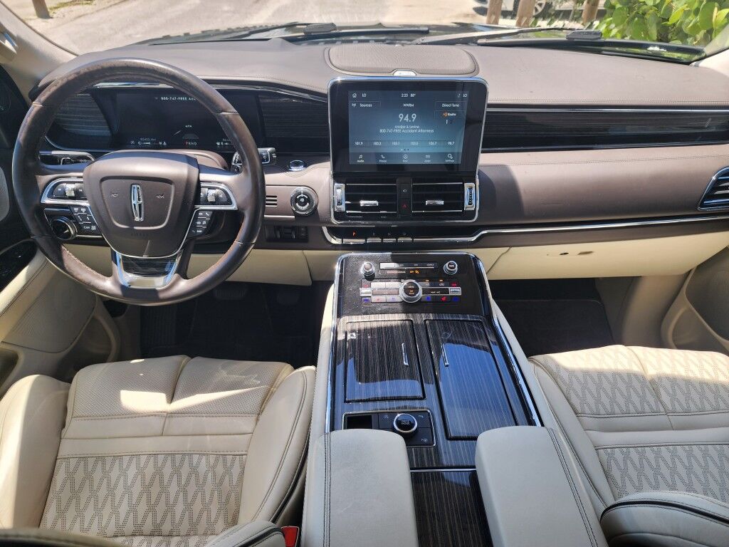 2021 Lincoln Navigator L~4X4~ACCIDENT AVOIDANCE SYSTEMS~ADAPTIVE CRUISE CONTROL~AUTO START/STOP~CAMERA WASHER~ECOBOOST~KEYLESS ENTRY~REAR CLIMATE CONTROLS~RUNNING BOARDS~TOW HOOKS~Wi-Fi COMPATIBLE Black Label Sarasota FL