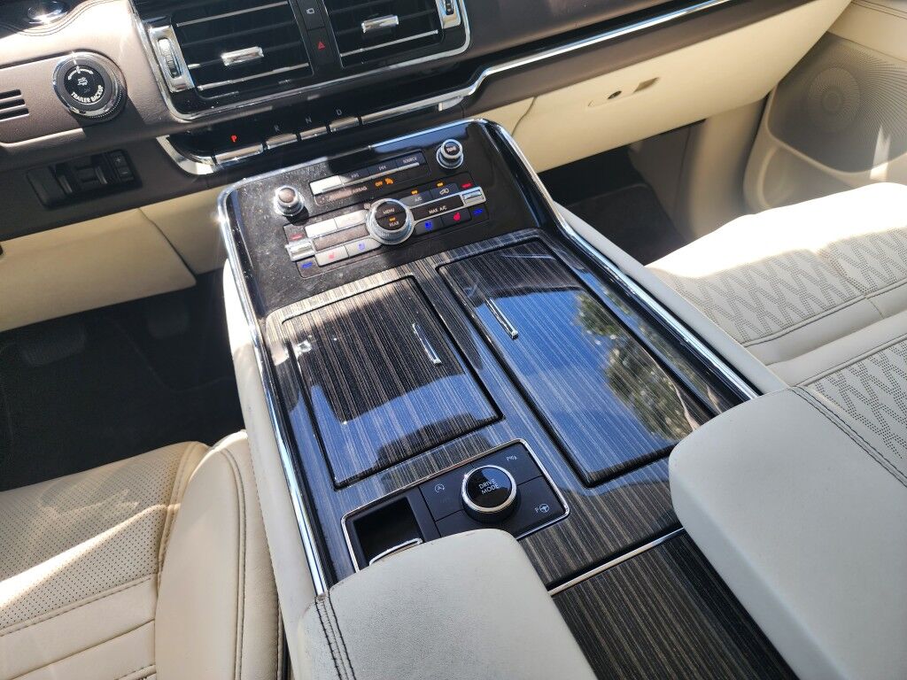 2021 Lincoln Navigator L~4X4~ACCIDENT AVOIDANCE SYSTEMS~ADAPTIVE CRUISE CONTROL~AUTO START/STOP~CAMERA WASHER~ECOBOOST~KEYLESS ENTRY~REAR CLIMATE CONTROLS~RUNNING BOARDS~TOW HOOKS~Wi-Fi COMPATIBLE Black Label Sarasota FL