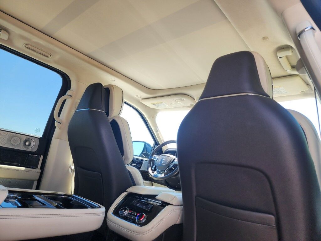 2021 Lincoln Navigator L~4X4~ADAPTIVE CRUISE CONTROL~AUTO START/STOP~CAMERA WASHER~ECOBOOST~COLLISION AVOIDANCE~KEYLESS ENTRY~REAR CLIMATE CONTROLS~RUNNING BOARDS~TOW HOOKS~Wi-Fi COMPATIBLE Black Label Sarasota FL