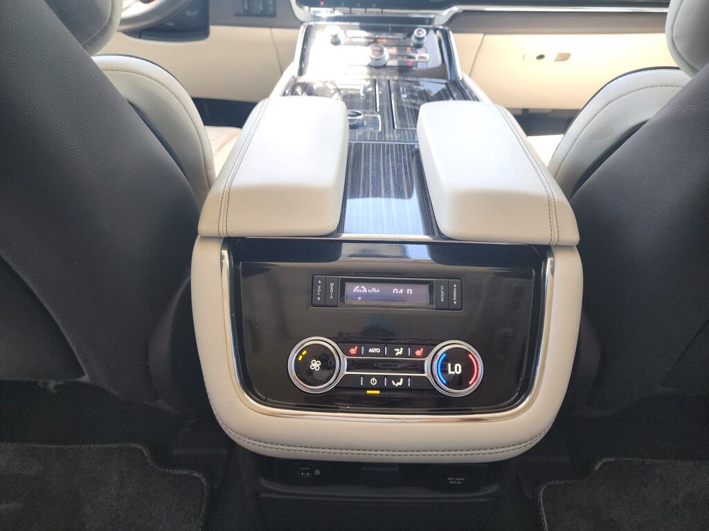 2021 Lincoln Navigator L~4X4~ADAPTIVE CRUISE CONTROL~AUTO START/STOP~CAMERA WASHER~ECOBOOST~COLLISION AVOIDANCE~KEYLESS ENTRY~REAR CLIMATE CONTROLS~RUNNING BOARDS~TOW HOOKS~Wi-Fi COMPATIBLE Black Label Sarasota FL