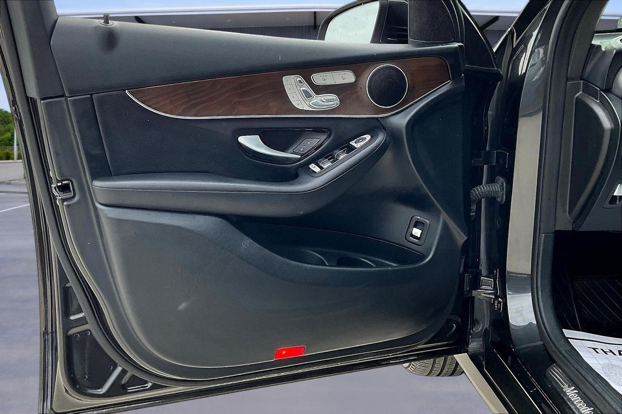 2021 MERCEDES-BENZ GLC 300 Houston TX