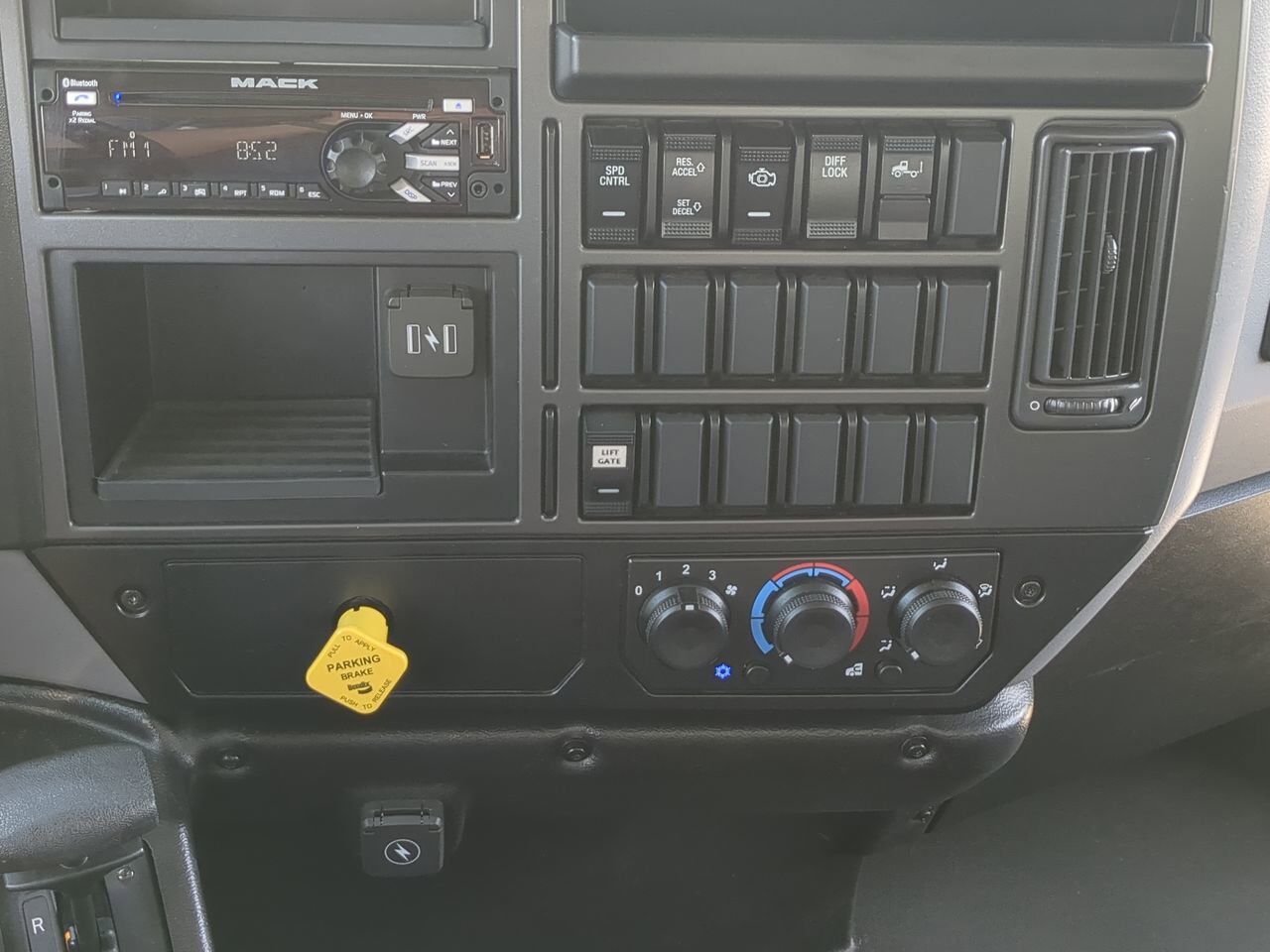 2021 Mack No Model Winder GA