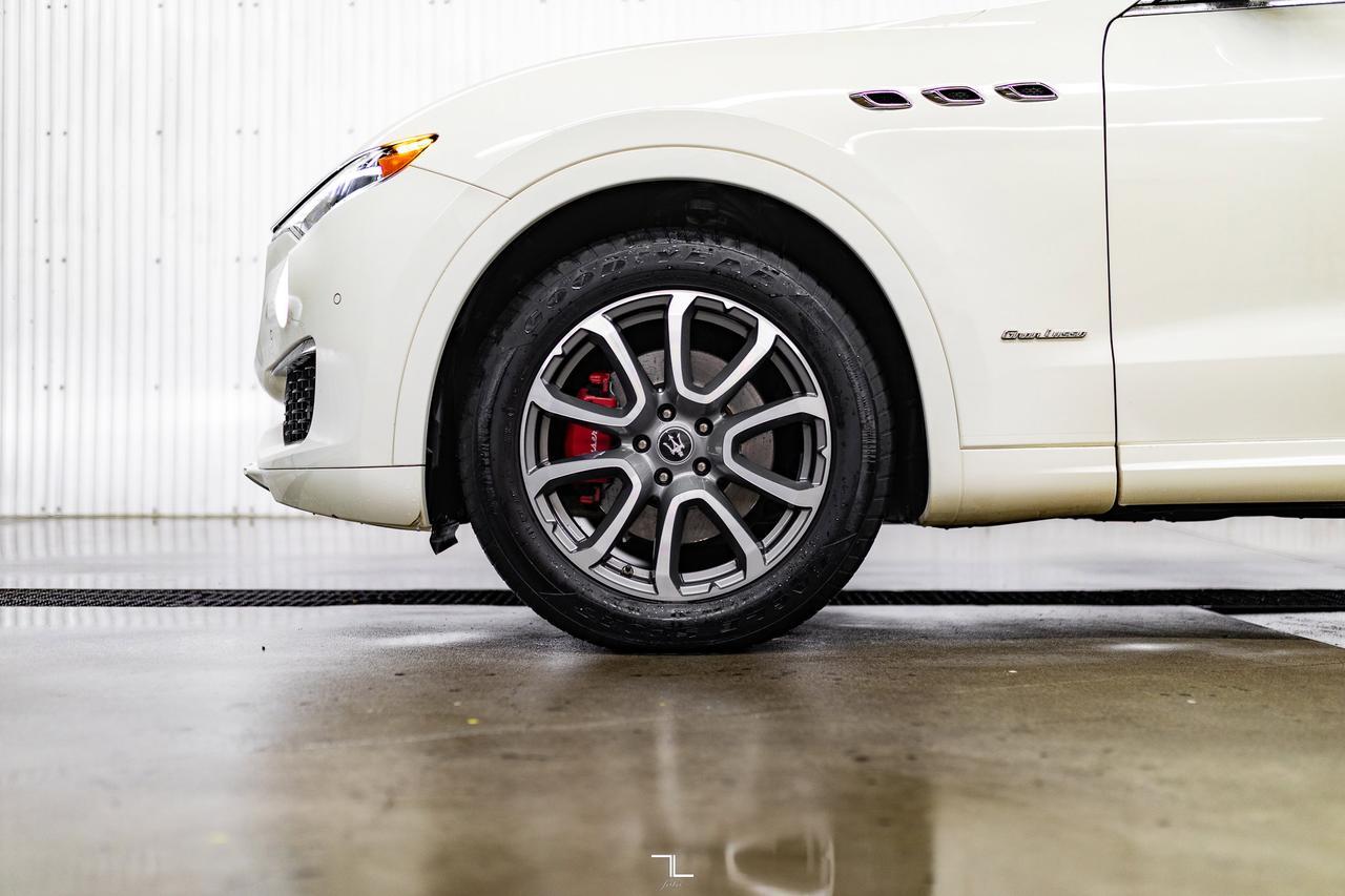 2021 Maserati Levante AWD GranLusso Leather Roof Nav BCam Red Deer AB