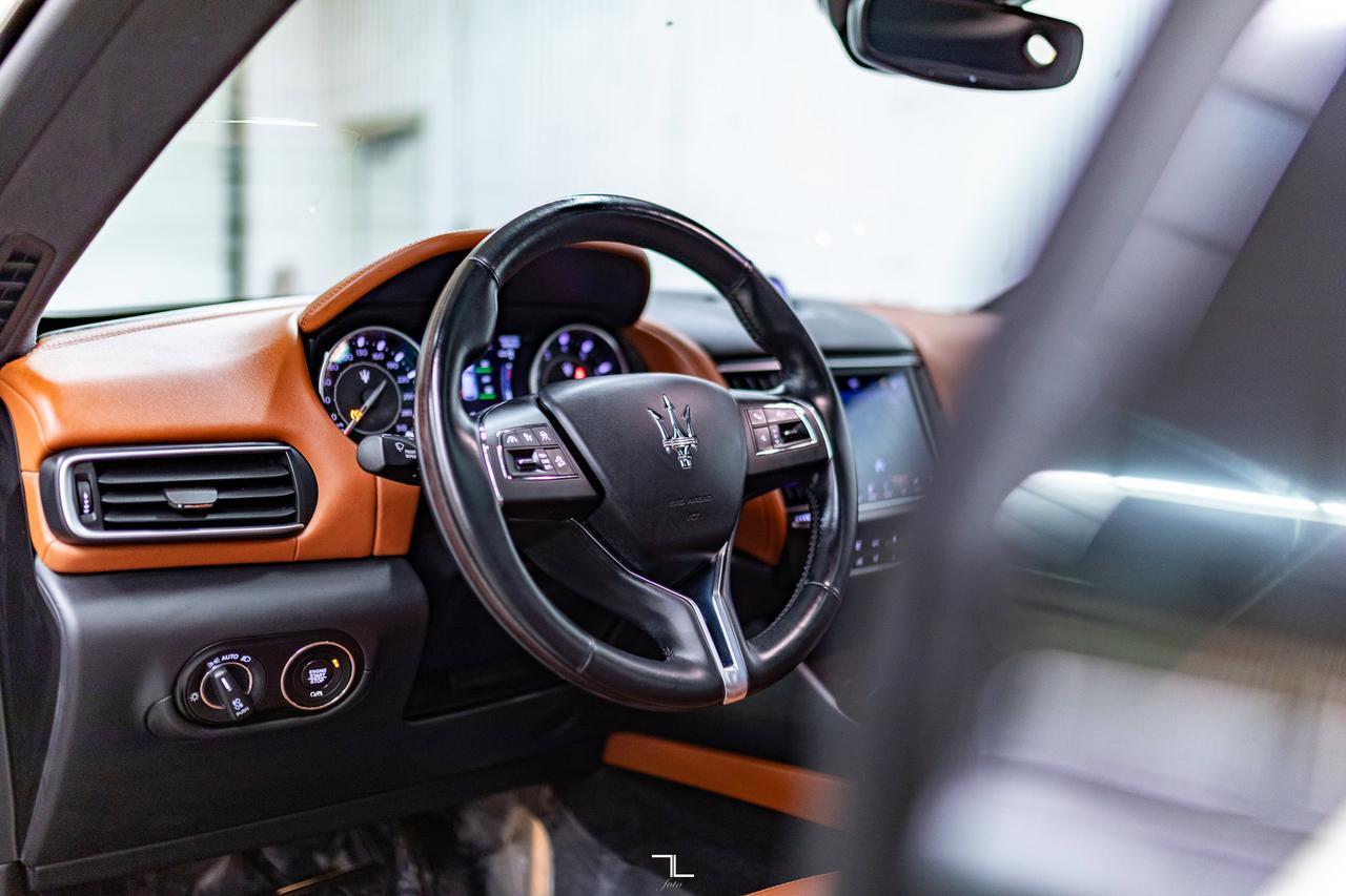 2021 Maserati Levante AWD GranLusso Leather Roof Nav BCam Red Deer AB