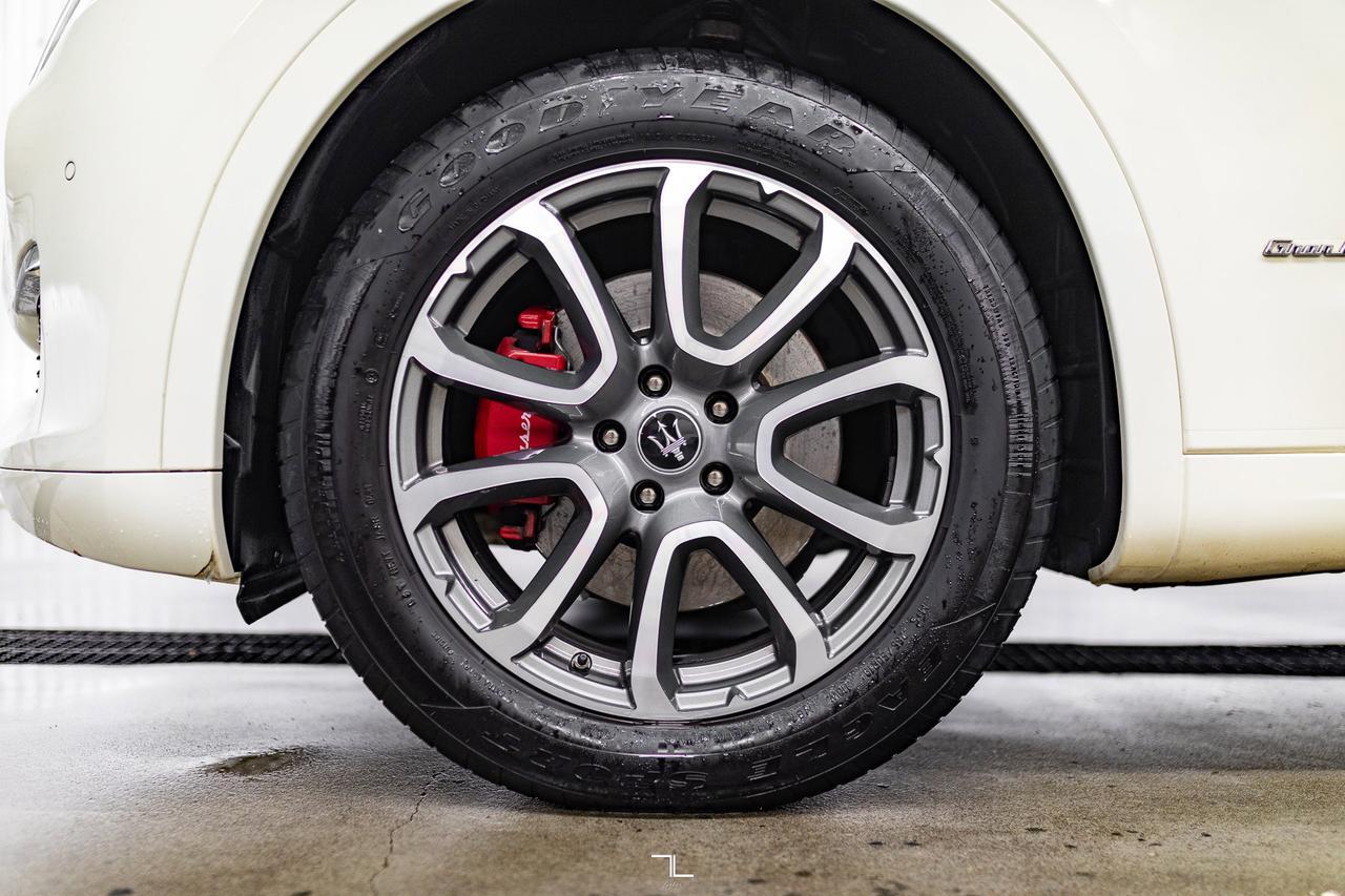 2021 Maserati Levante AWD GranLusso Leather Roof Nav BCam Red Deer AB