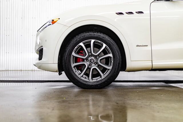 2021 Maserati Levante AWD GranLusso Leather Roof Nav BCam Red Deer AB