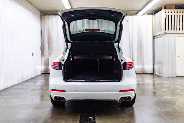 2021 Maserati Levante AWD GranLusso Leather Roof Nav BCam Red Deer AB