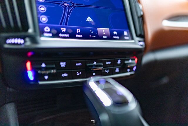 2021 Maserati Levante AWD GranLusso Leather Roof Nav BCam Red Deer AB