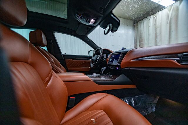 2021 Maserati Levante AWD GranLusso Leather Roof Nav BCam Red Deer AB