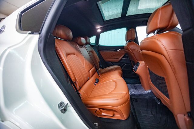 2021 Maserati Levante AWD GranLusso Leather Roof Nav BCam Red Deer AB