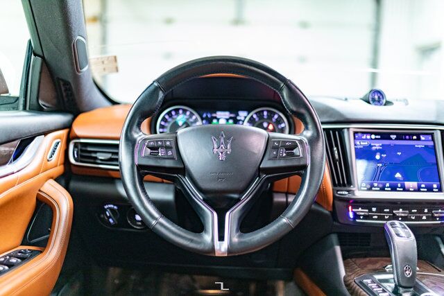 2021 Maserati Levante AWD GranLusso Leather Roof Nav BCam Red Deer AB