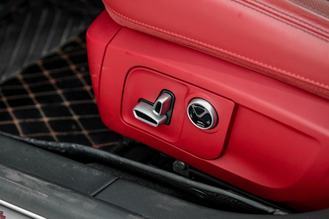 2021 Maserati Quattroporte S Q4 AWD BLIND SPOT NAVIGATION SUNROOF LEATHER HEATED SEATS REAR CAMERA HARMAN KARDON Carrollton TX