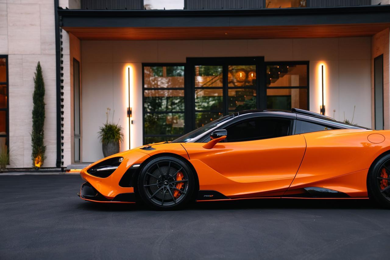 2021 McLaren 765LT MSO Carbon Fiber Roof Scoop / Senna Seats / MSO Bl Portland OR