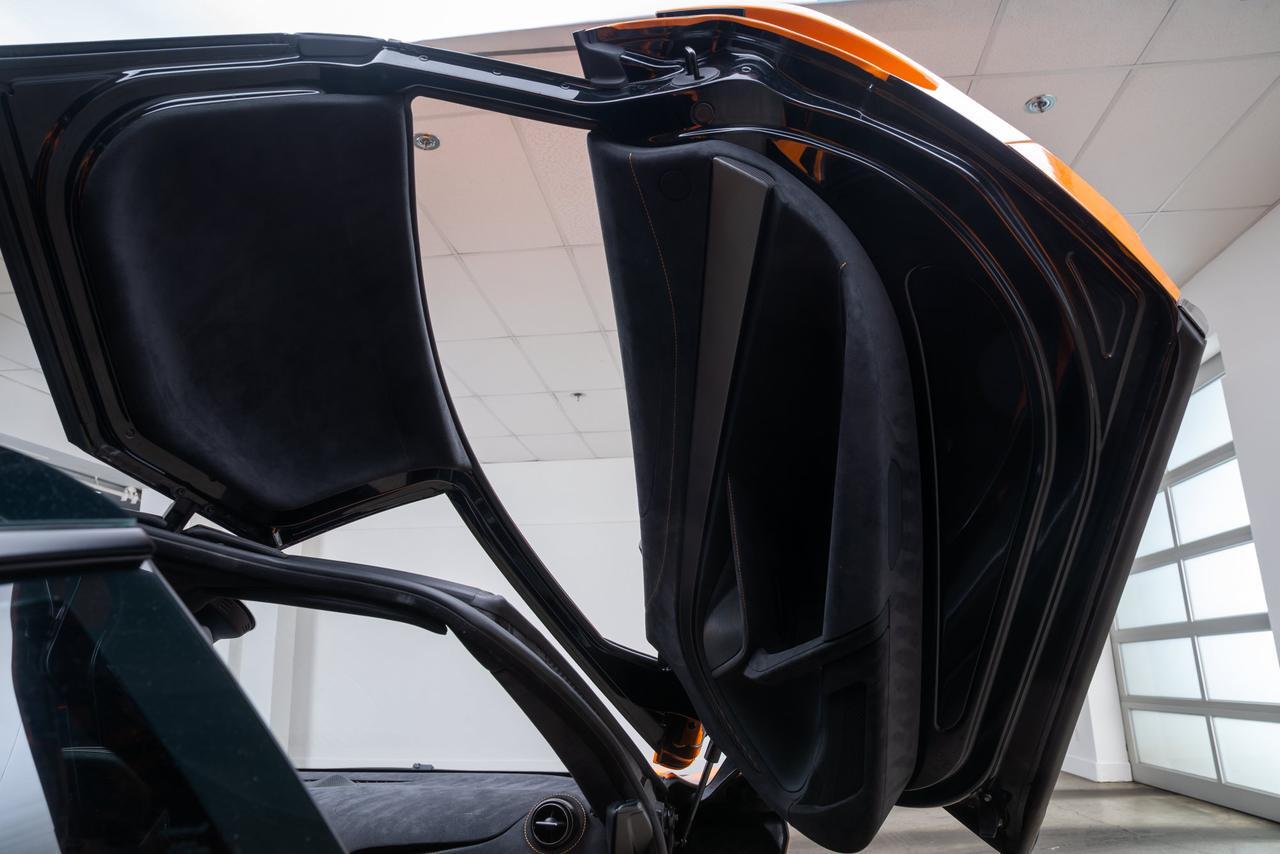 2021 McLaren 765LT MSO Carbon Fiber Roof Scoop / Senna Seats / MSO Bl Portland OR