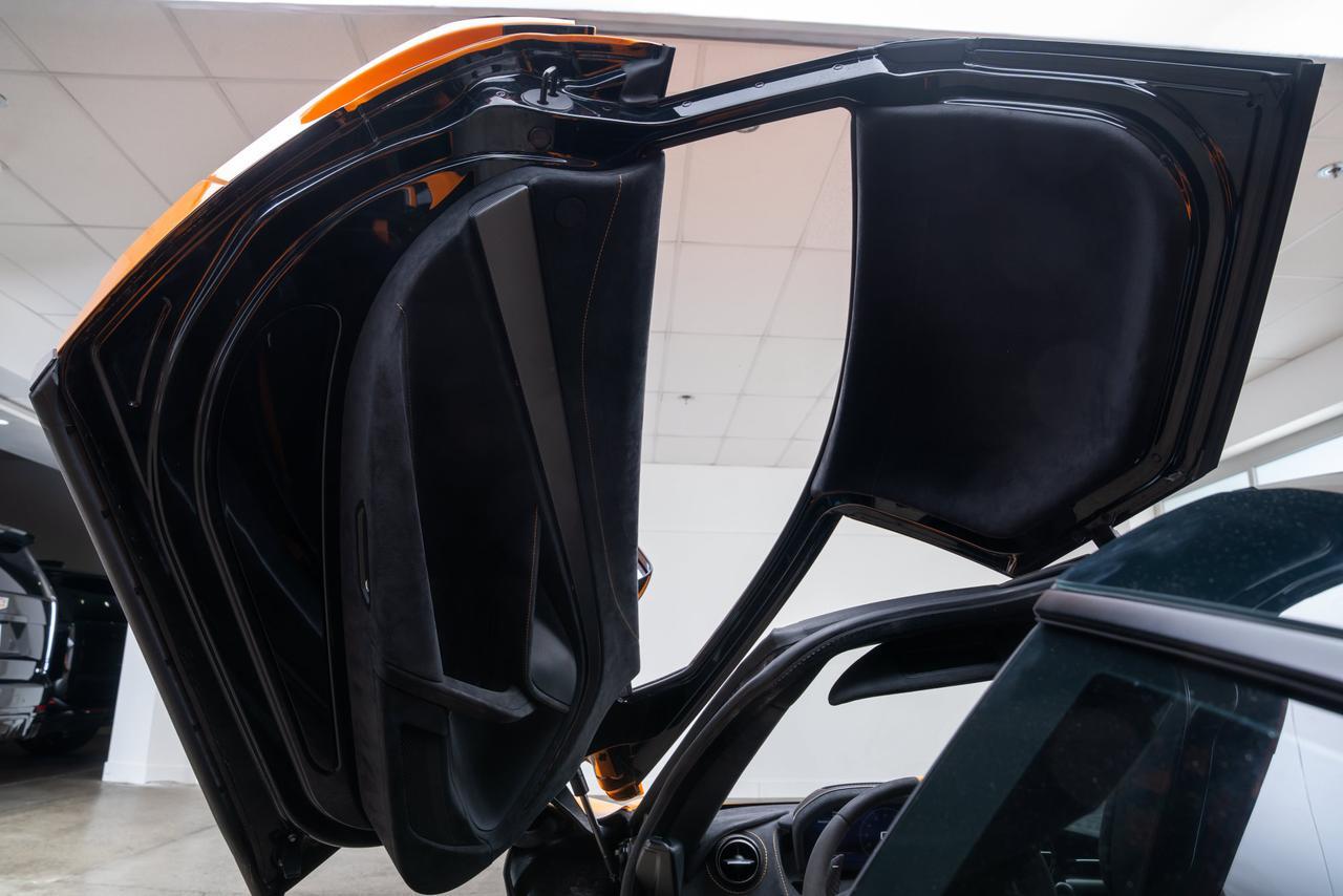 2021 McLaren 765LT MSO Carbon Fiber Roof Scoop / Senna Seats / MSO Bl Portland OR