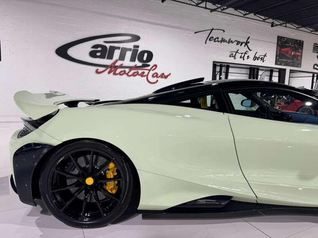 2021 McLaren 765LT ONE OF ONE MSO SPEC! Light Gloss Pistachio paint, factory roof scoop, Bowers & Wilkins audio & MORE! Fort Lauderdale FL