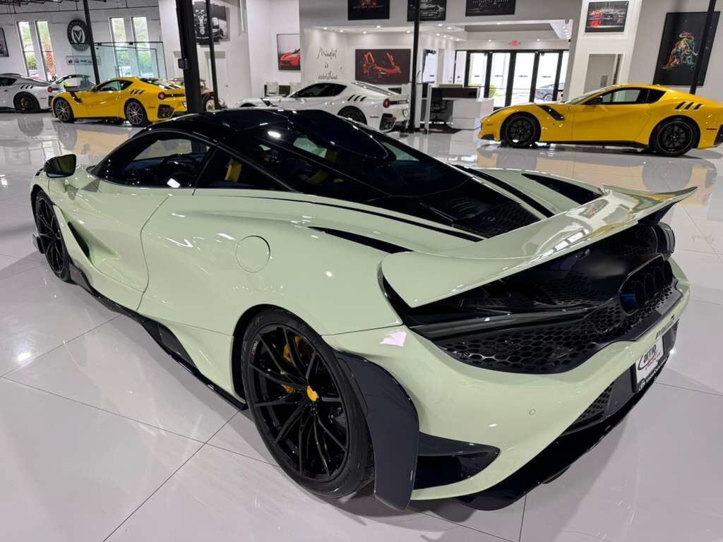 2021 McLaren 765LT ONE OF ONE MSO SPEC! Light Gloss Pistachio paint, factory roof scoop, Bowers & Wilkins audio & MORE! Fort Lauderdale FL