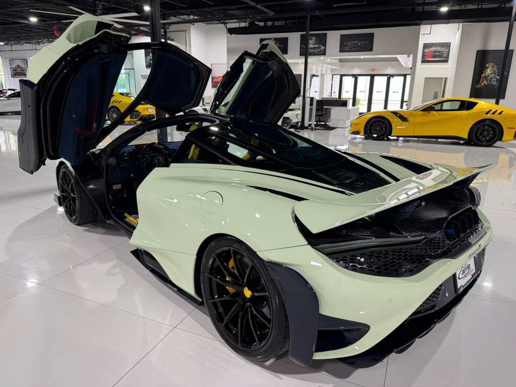 2021 McLaren 765LT ONE OF ONE MSO SPEC! Light Gloss Pistachio paint, factory roof scoop, Bowers & Wilkins audio & MORE! Fort Lauderdale FL