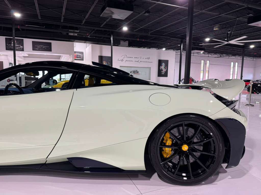 2021 McLaren 765LT ONE OF ONE MSO SPEC! Light Gloss Pistachio paint, factory roof scoop, Bowers & Wilkins audio & MORE! Fort Lauderdale FL