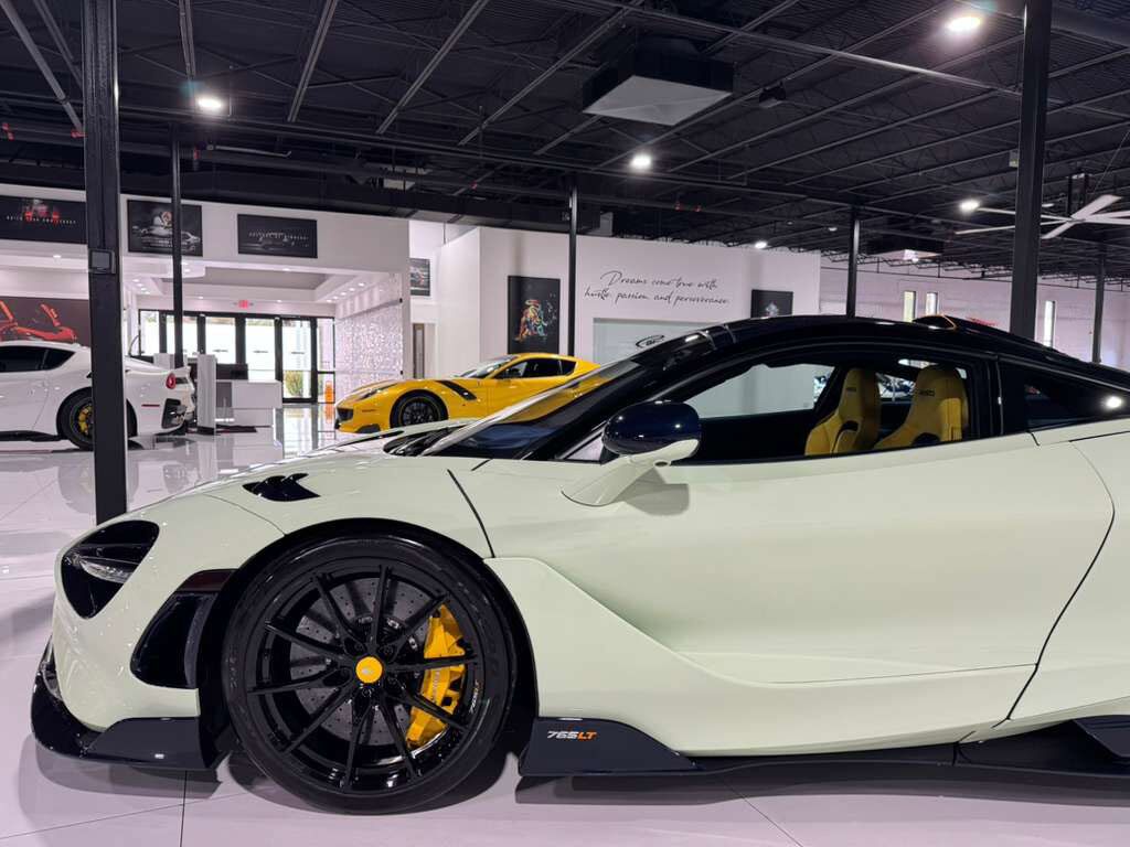 2021 McLaren 765LT ONE OF ONE MSO SPEC! Light Gloss Pistachio paint, factory roof scoop, Bowers & Wilkins audio & MORE! Fort Lauderdale FL