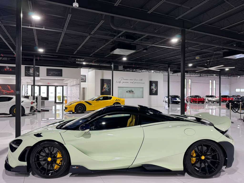2021 McLaren 765LT ONE OF ONE MSO SPEC! Light Gloss Pistachio paint, factory roof scoop, Bowers & Wilkins audio & MORE! Fort Lauderdale FL