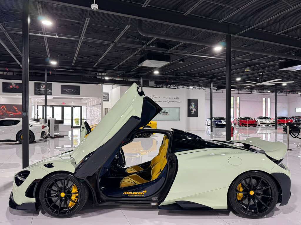 2021 McLaren 765LT ONE OF ONE MSO SPEC! Light Gloss Pistachio paint, factory roof scoop, Bowers & Wilkins audio & MORE! Fort Lauderdale FL