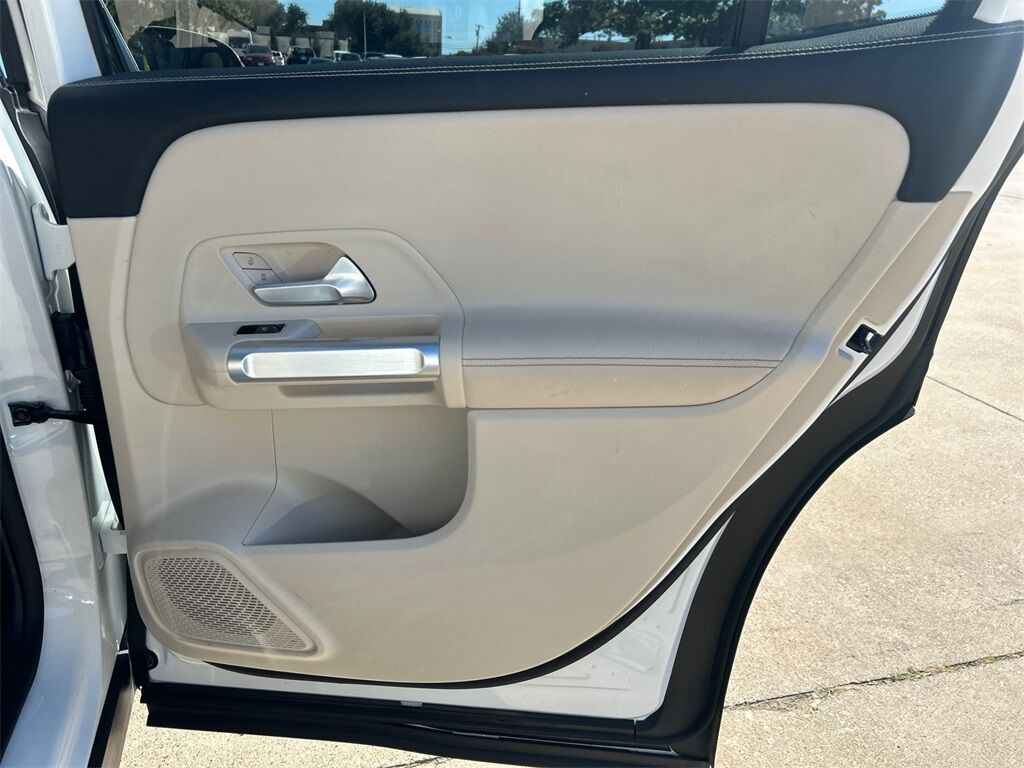 2021 Mercedes Benz GLB 250 photo 30