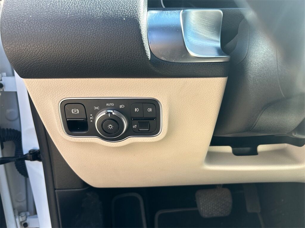 2021 Mercedes Benz GLB 250 photo 16