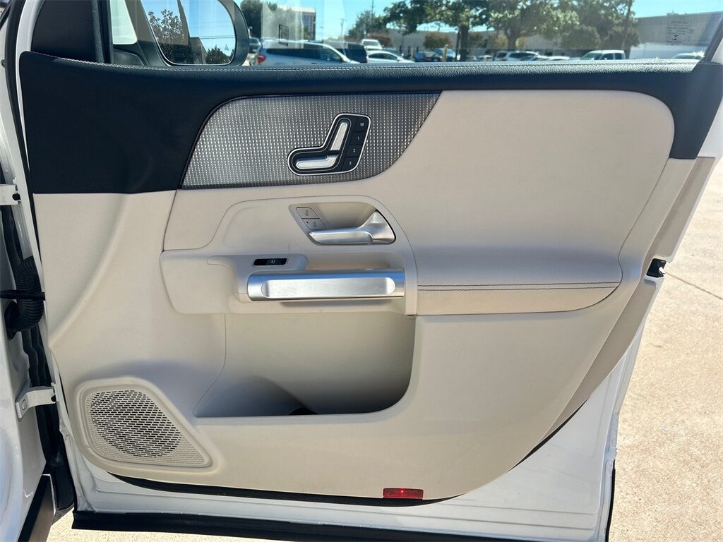 2021 Mercedes Benz GLB 250 photo 29