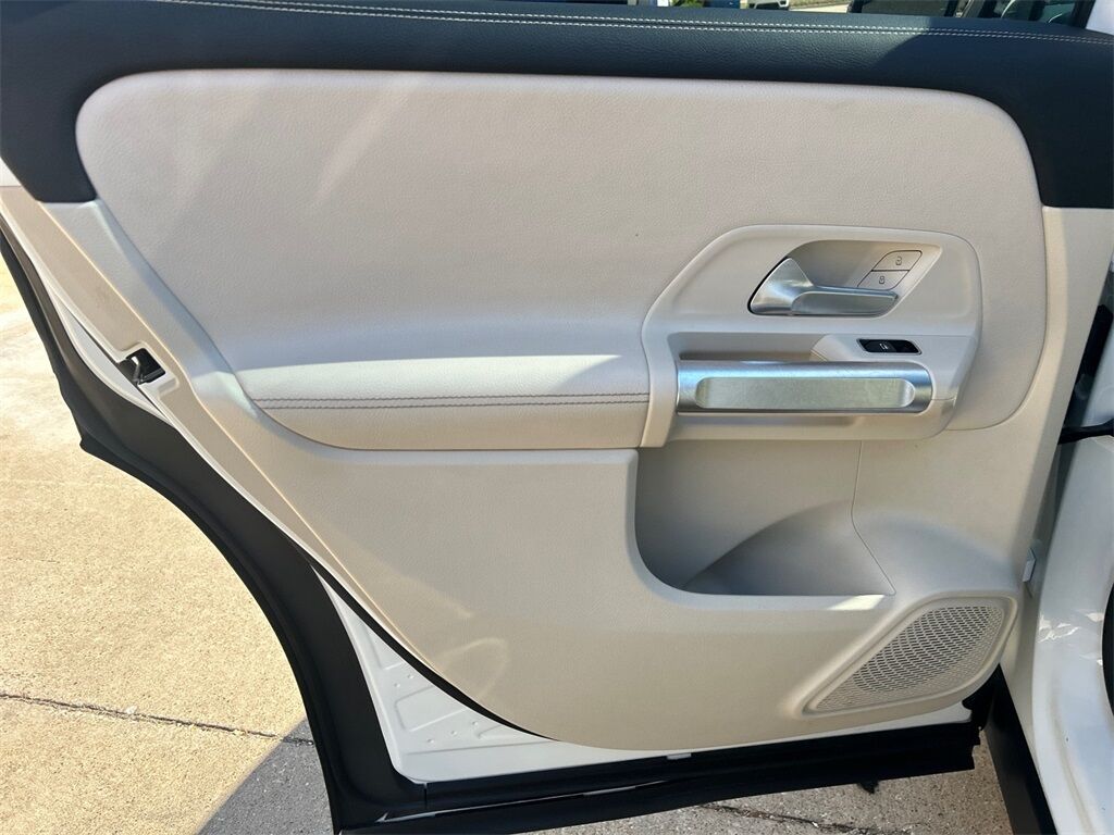 2021 Mercedes Benz GLB 250 photo 31