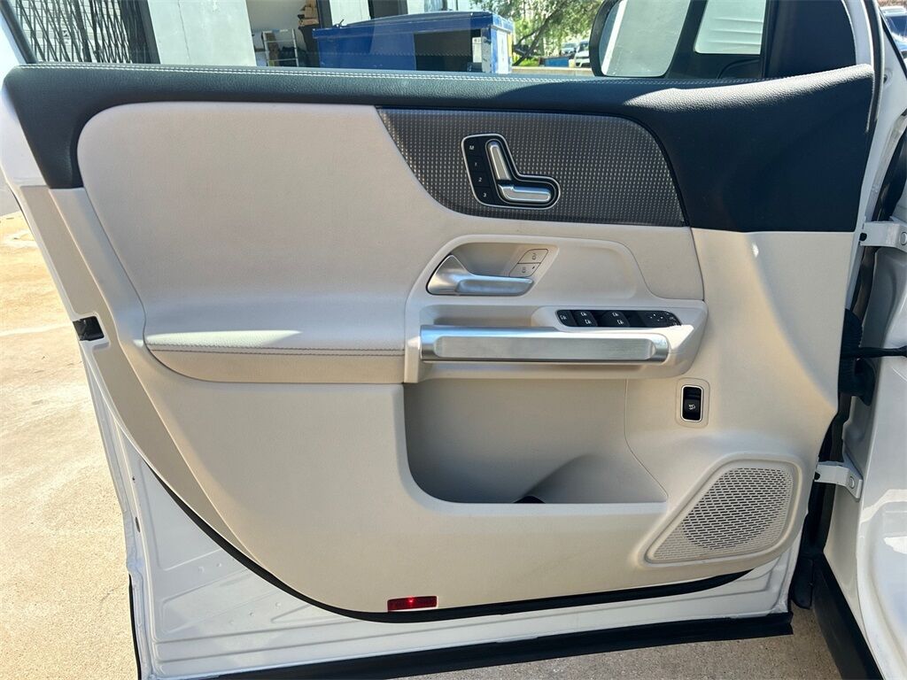 2021 Mercedes Benz GLB 250 photo 32