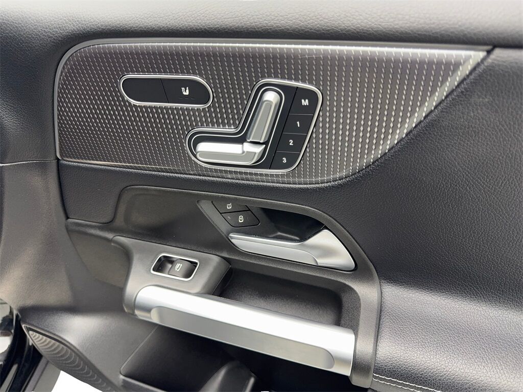 2021 Mercedes-Benz GLB GLB 250 NAV,CAM,PANO,HTD STS,BLIND SPOT Irving TX