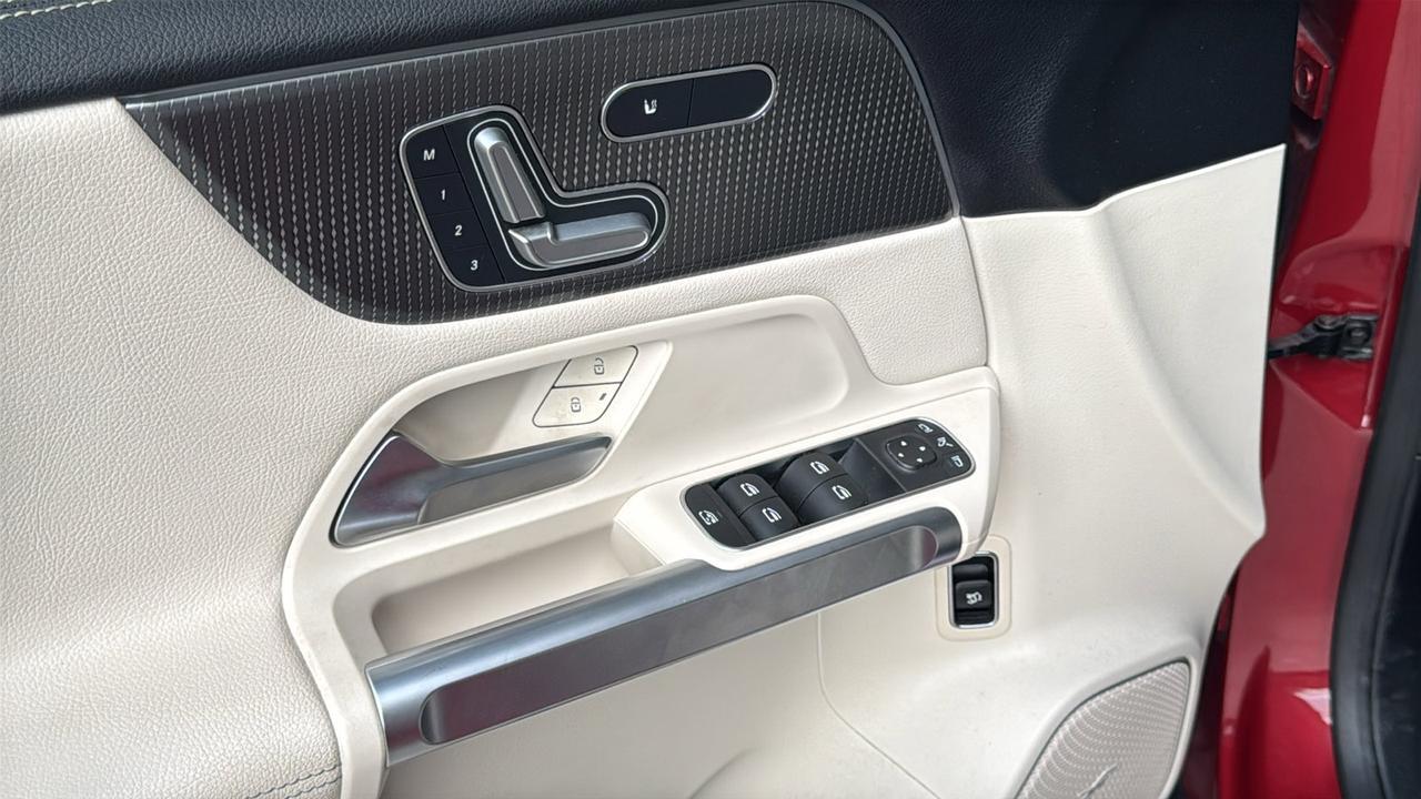 2021 Mercedes-Benz GLB GLB 250  Selma TX