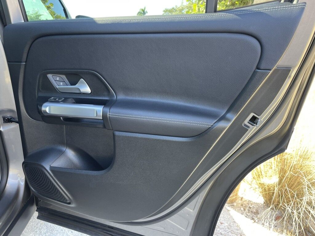 2021 Mercedes-Benz GLB GLB 250~1 OWNER, CLEAN CARFAX~ONLINE FINANCE AND SHIPPING AVAILA Sarasota FL