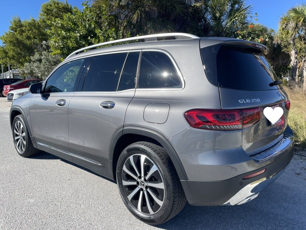 2021 Mercedes-Benz GLB GLB 250~1 OWNER, CLEAN CARFAX~ONLINE FINANCE AND SHIPPING AVAILA Sarasota FL