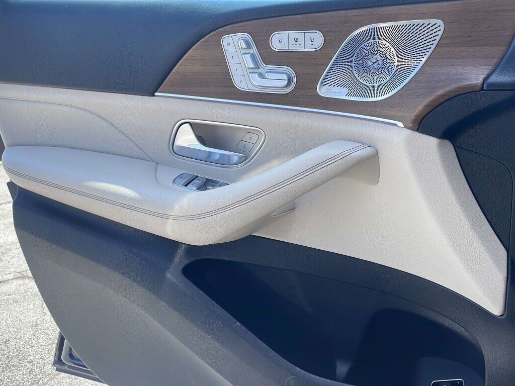 2021 Mercedes-Benz GLS GLS 450~APPLE CARPLAY~BLIND SPOT WARNING~BUCKETS SEATS~CRASH SENSORS~LEATHER SEATS~MOONROOF / SUNROOF~REAR CAR APPROACH WARNING~REMOTE ENGINE START~Wi-Fi COMPATIBLE?~LOW MILES Sarasota FL